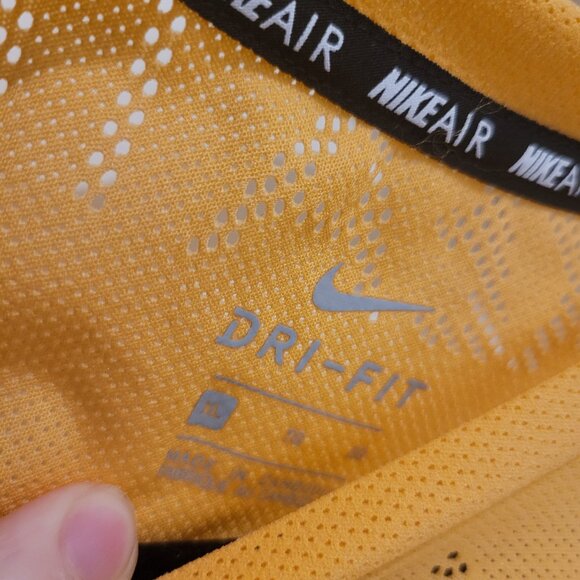 Nike Air Muscle Tee - Picture 2 of 3
